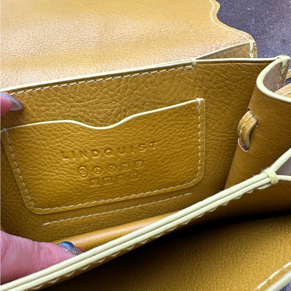 EUC Lindquist Object Ray crossbody in Chartreuse - Picture 5 of 10